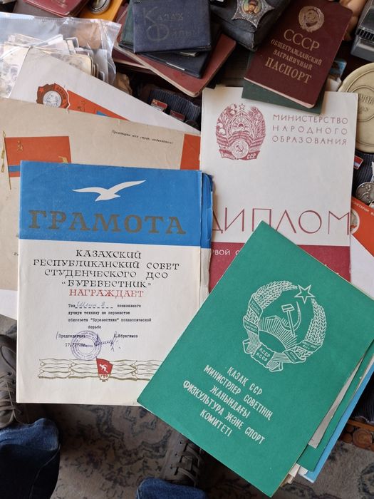 Продам советские грамоты, дипломы.