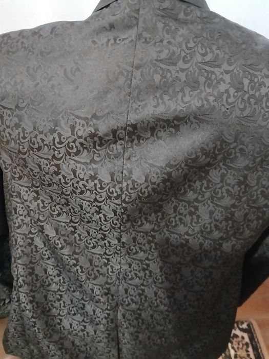 Costum barbati foarte elegant negru cu imprimeu doar sacoul și pantaln