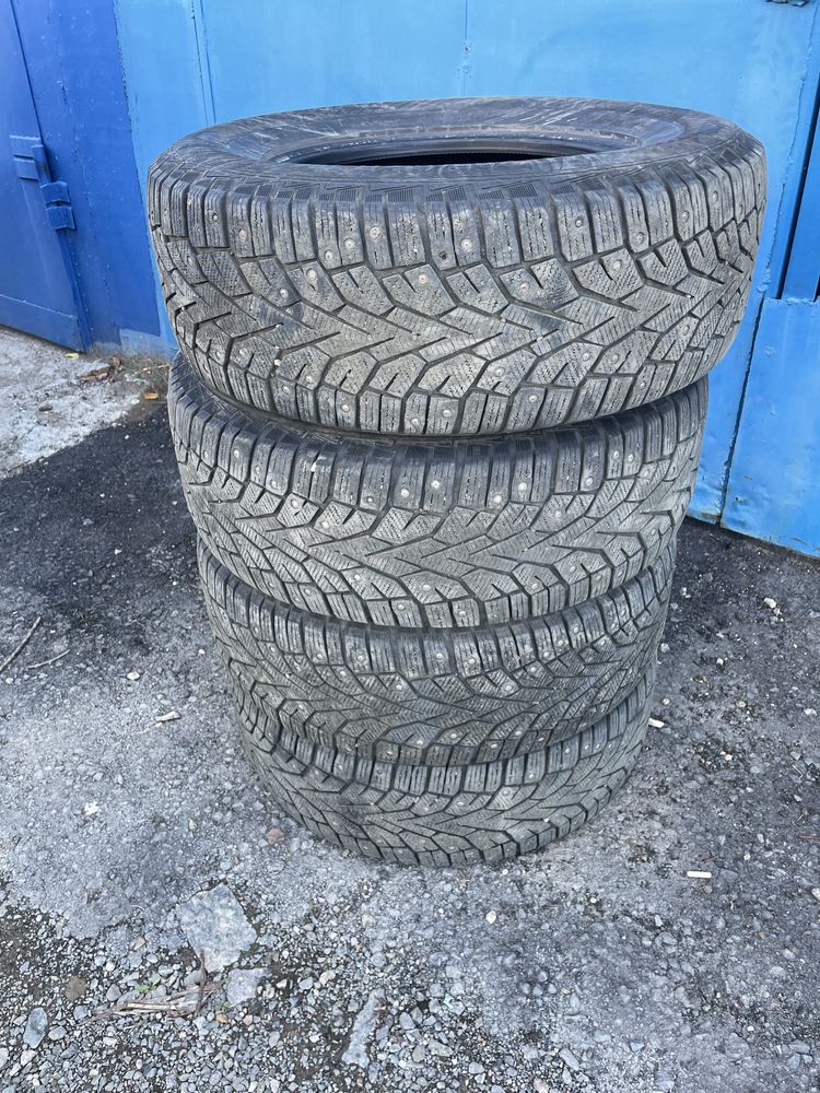 Продам зимнюю резину Gislaved Nord Frost SUV 265/65/R17