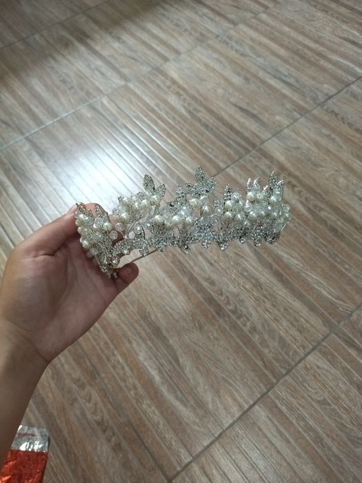 Voal necununat și coronita