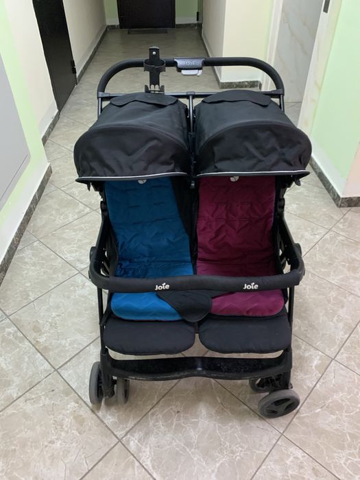 Коляска для двойни (близняшек)