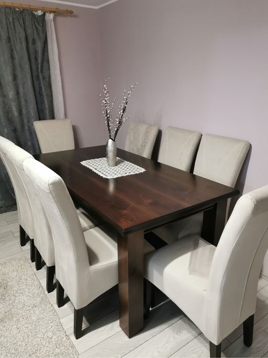 Masa din lemn masiv cu 8 scaune culoare nuc