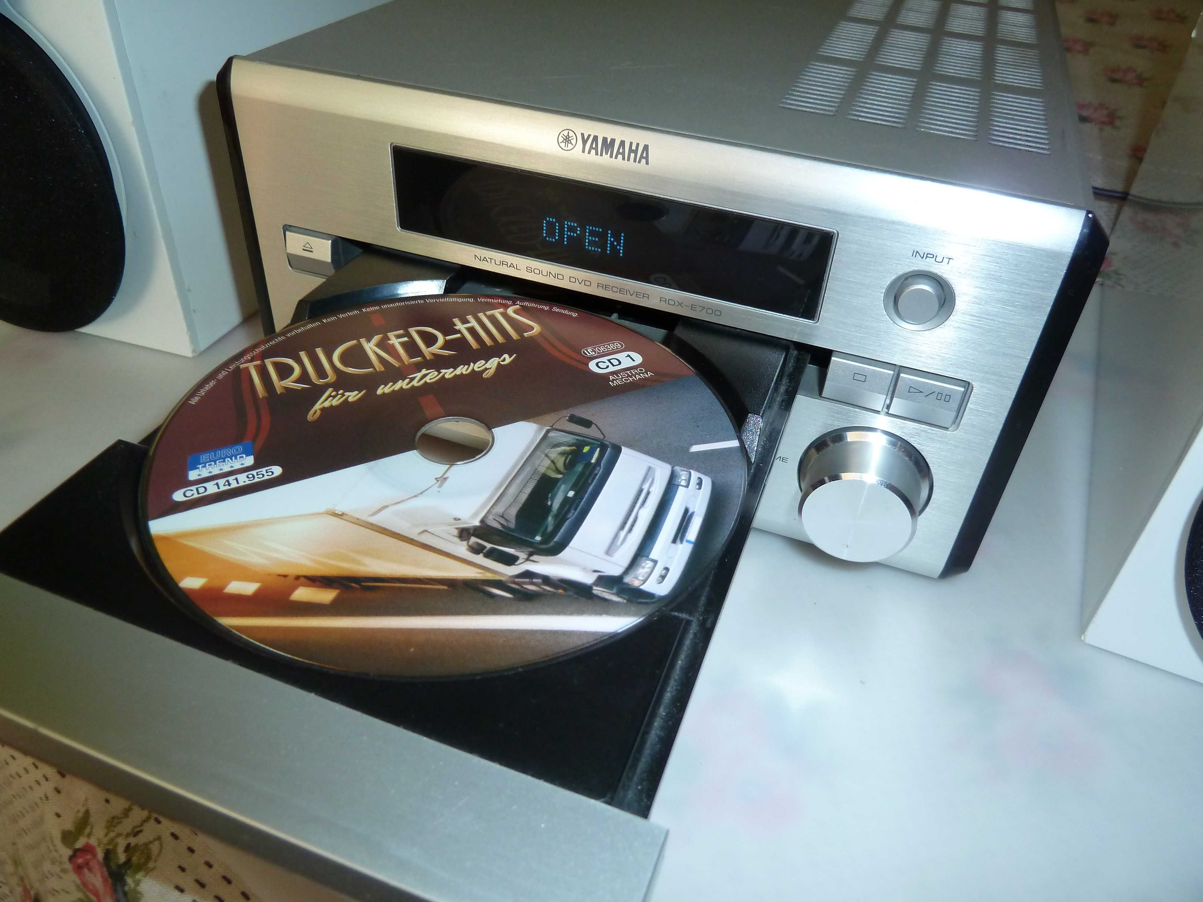 Amplituner CD/DVD Player Yamaha RDX-E700 + boxe Yamaha + telecomanda