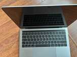 Macbook pro i5 8gb RAM, 256 gb SSD, touch bar