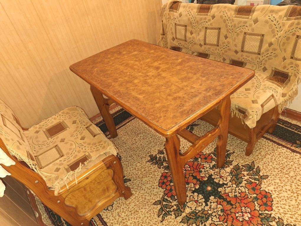 Продаётся кухонный уголок без стульев