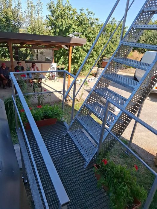 Scări metalice galvanizate la orice demisiune asiguram transport ori u