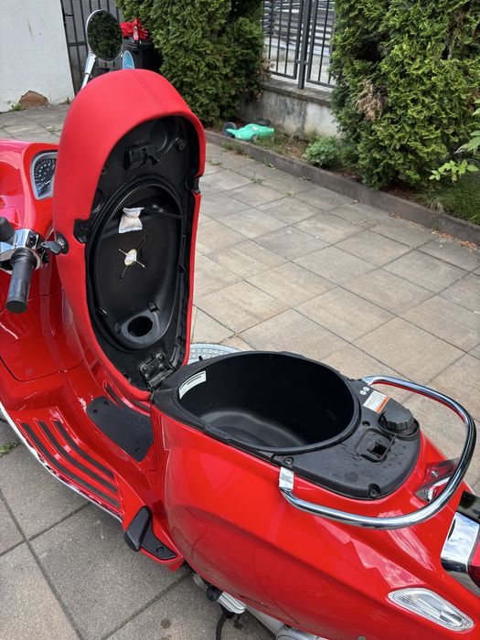 Vespa Primavera 50, Red, anul 2023
