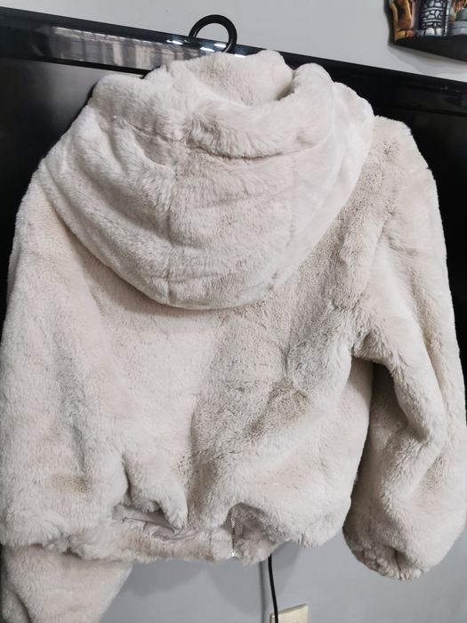 Бежаво пухено палтенце на Беришка