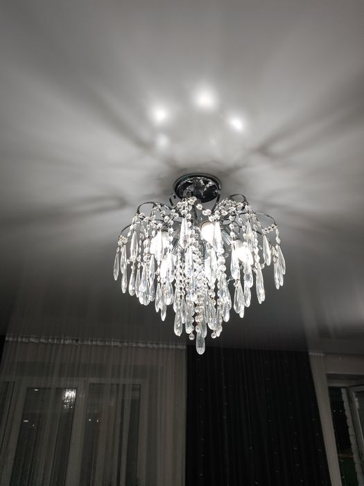 Люстра в зал, лампа.