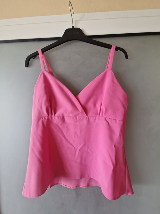 Costum cu maiou, fustă şi sacou