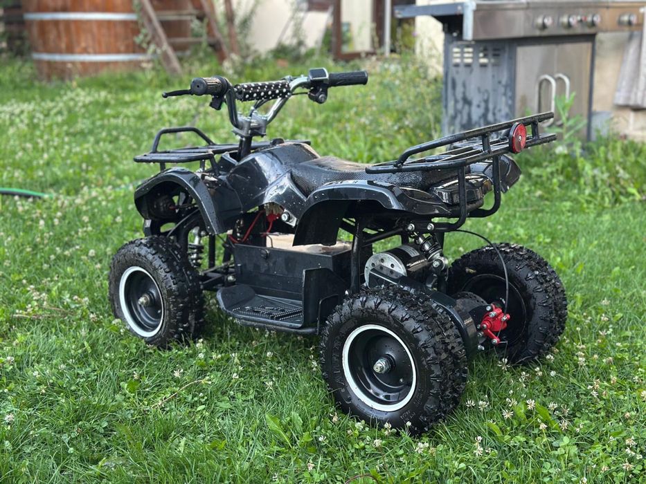 ATV electric de copii, silențios – stare impecabilă + cască inclusă