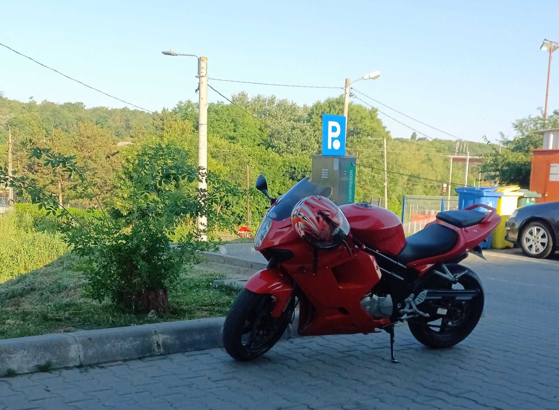 Hyosung GT650R / Suzuki SV650