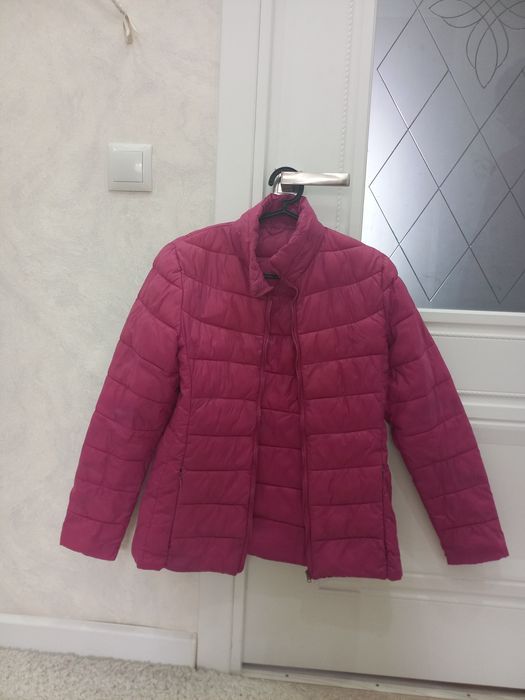 Женская осенняя куртка,состоянии хорошая.
