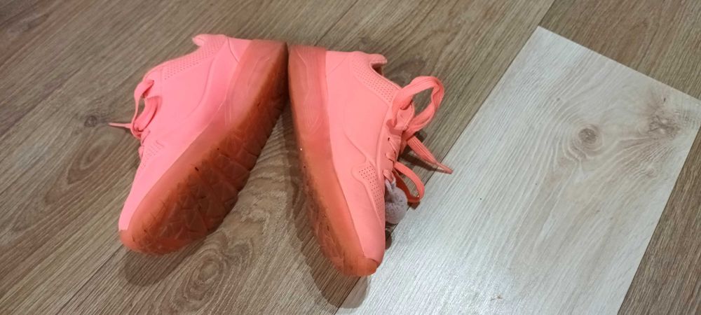 Adidasi roz Skechers marimea 35