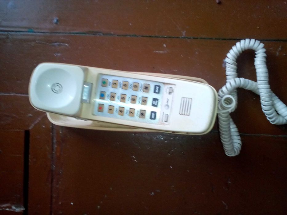Продавам ретро телефони