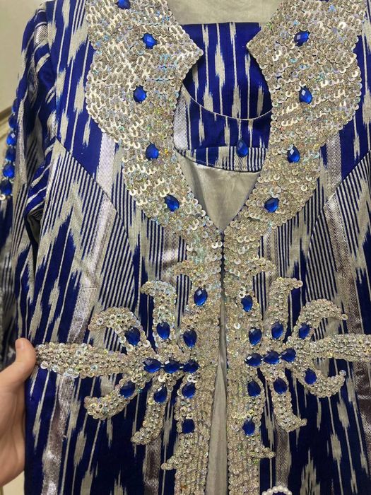 Сарпо ва келча кийим сотилади