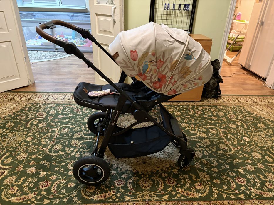 Продам прогулочную коляску Kindercraft