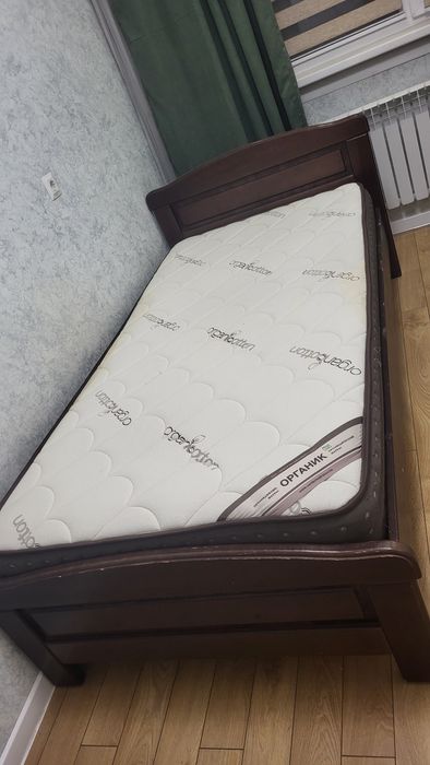 Кровать из дубовного дерева