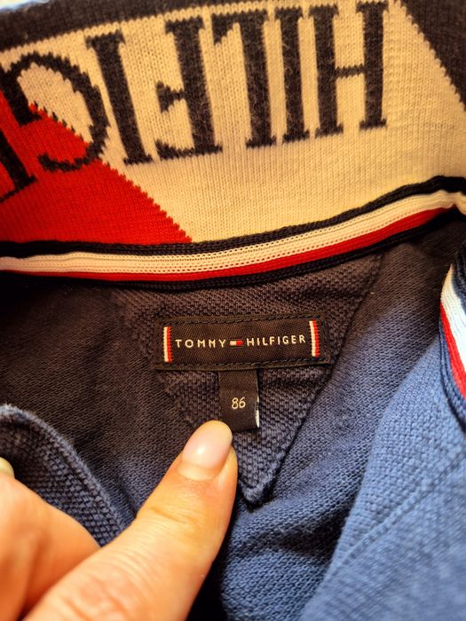 Set Tommy hilfiger, mărimea 80 pantalonii și tricoul mărimea 86!