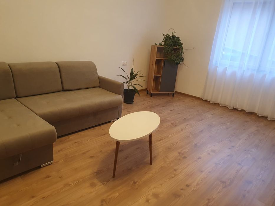 Închiriez apartament