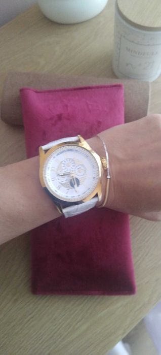 Нов дамски часовник