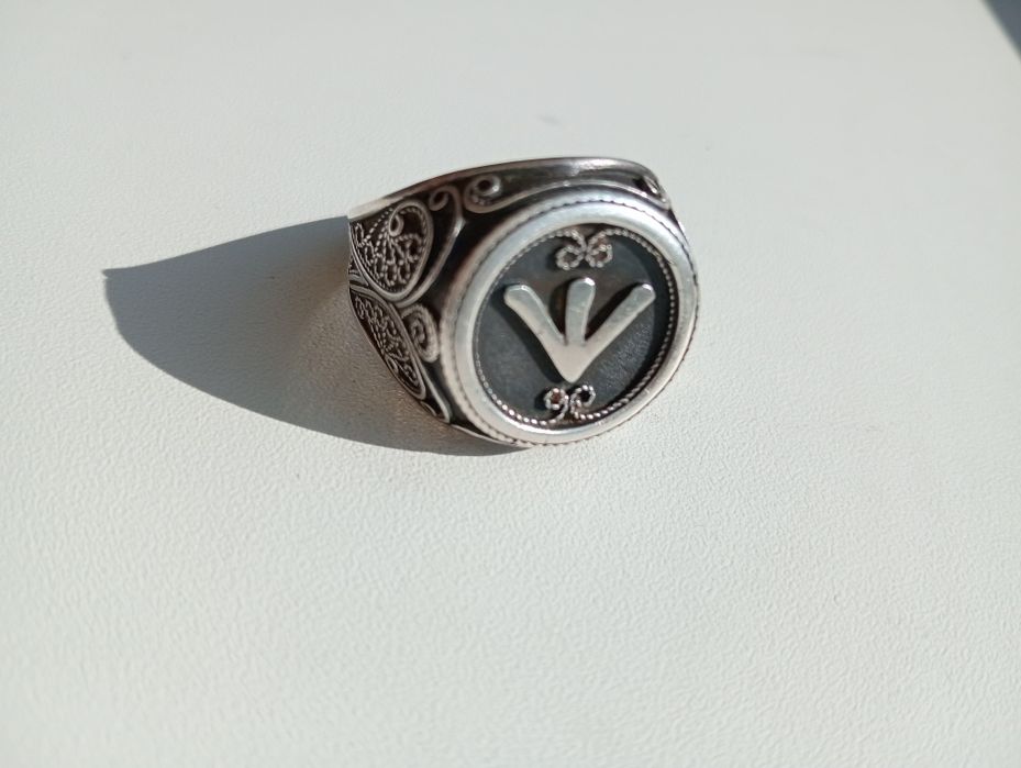 Продам серебренныи кольцо для мужчинь