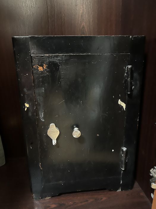 Продается Сейф маленький