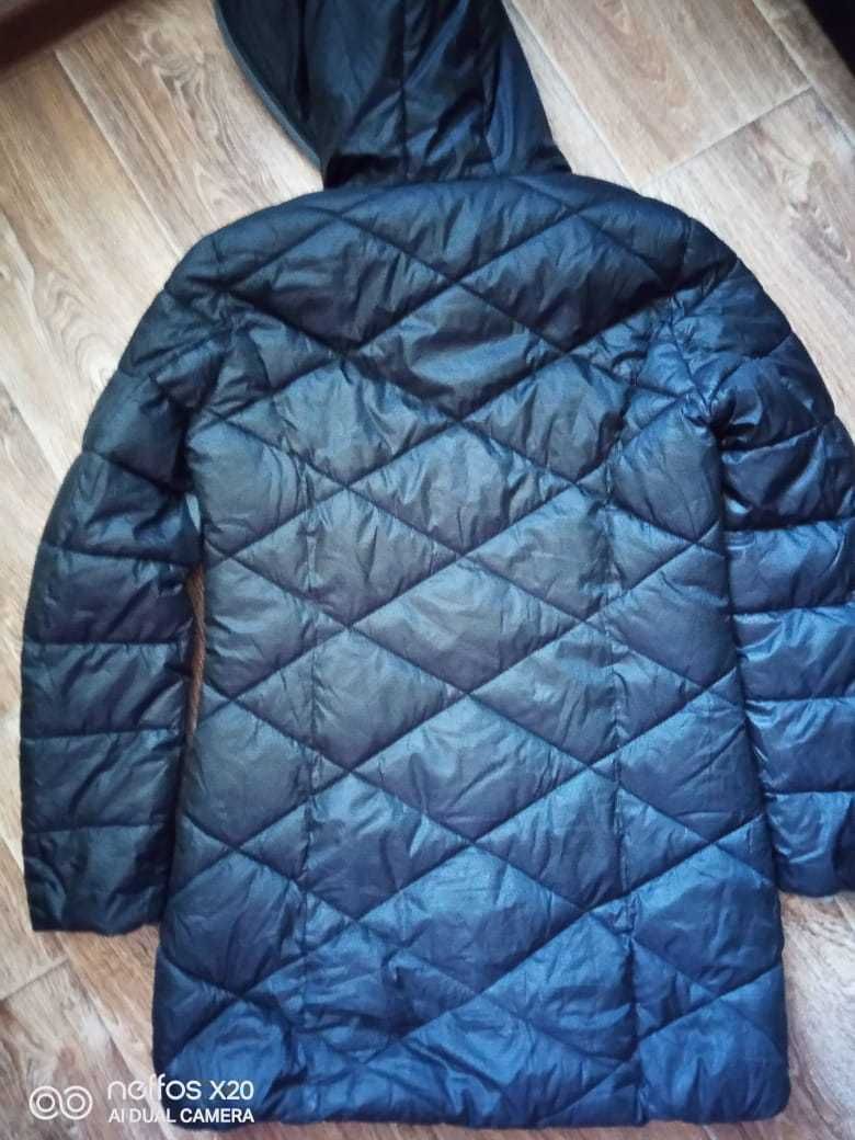 Продаются демисезонные куртки на девочку 9-11 лет, цена 5000тг.