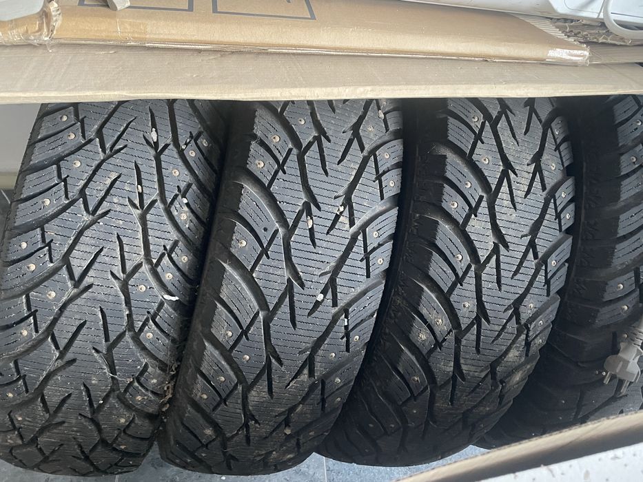 Зимние шины 245/75R16