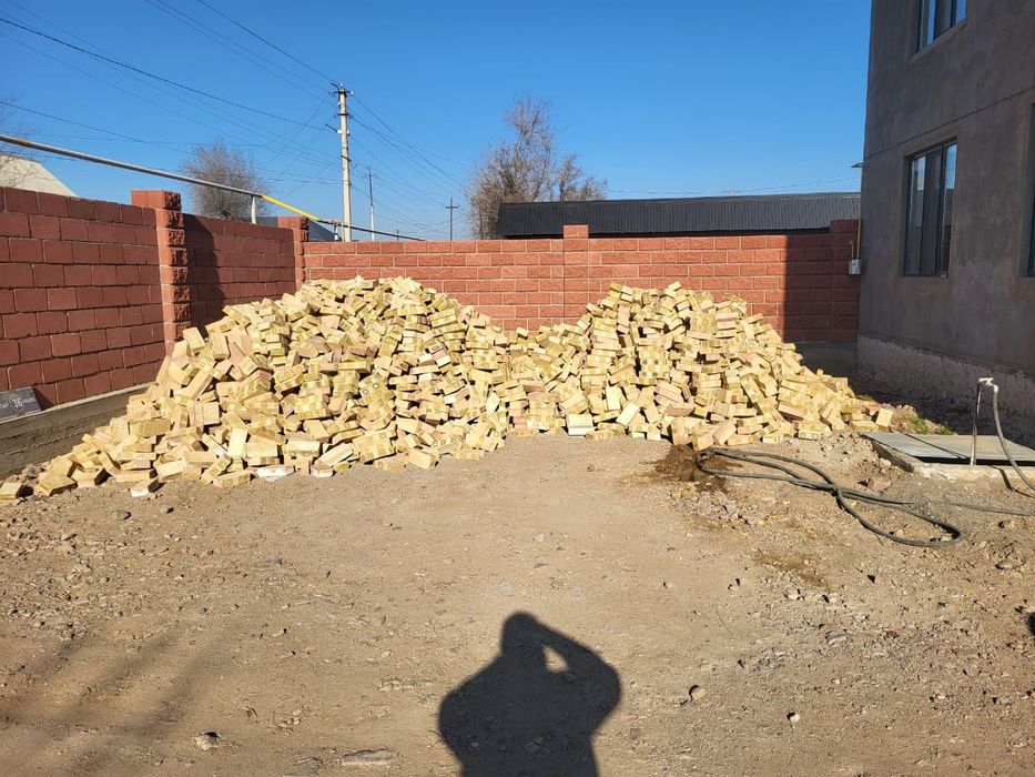 Продам кирпичи по 70 тенге,  есть 10000 кирпичей