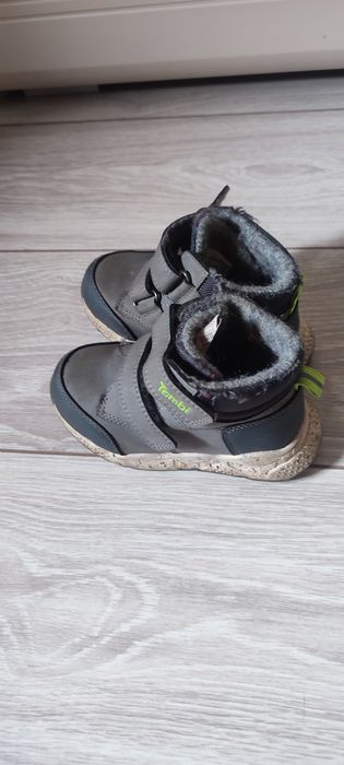 Продам осеннии детские ботинки