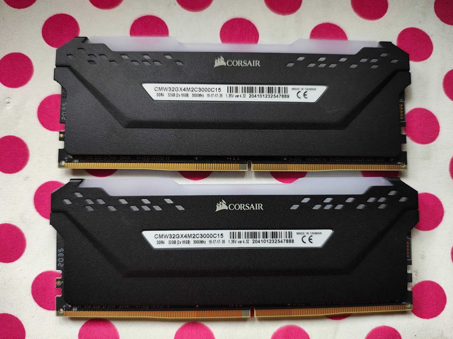 Memorie Ram Corsair VENGEANCE RGB Pro 32GB (2 x 16) DDR4 3000MHz