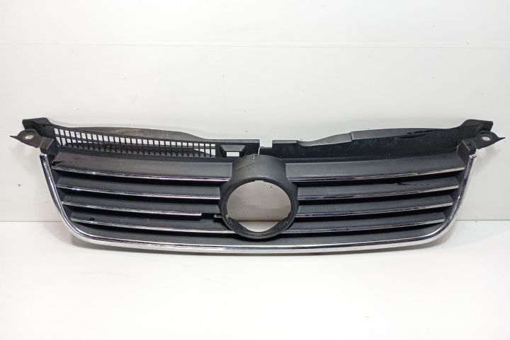 Grila radiator cu defect 3B0853651H Volkswagen VW Passat B5.5 (faceli