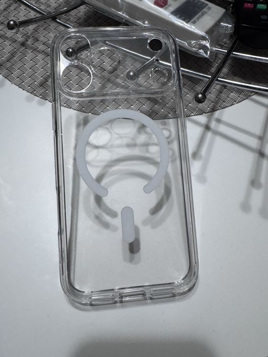 Нов кейс за iphone 17 pro max