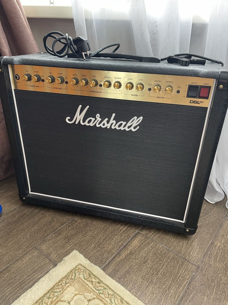 Комбоусилитель для электрогитары Marshall DSL40CR-E