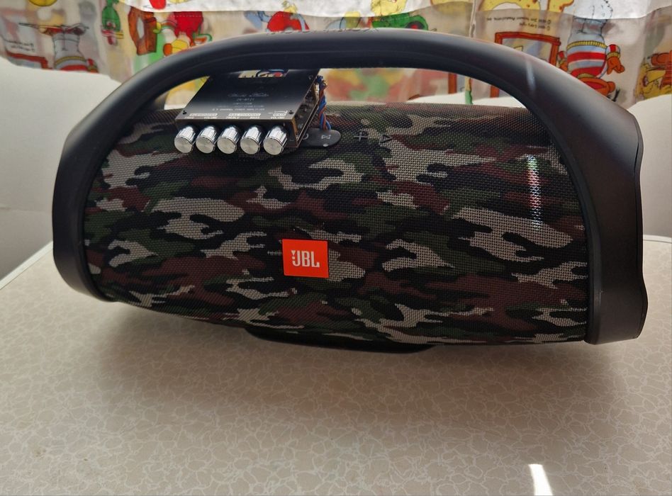 Jbl boombox înlocuită placa de baza cu amplificator