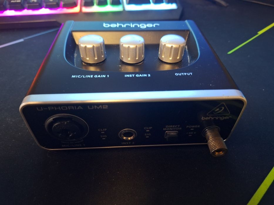 Звковая карта behringer u-phoria um2