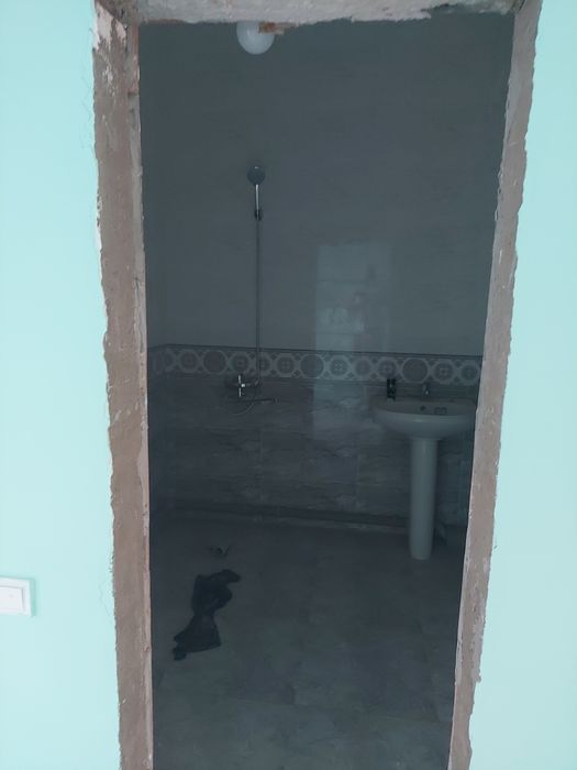 Kvartira sotiladi, remonti yakunlanmagan chala holatda yangi