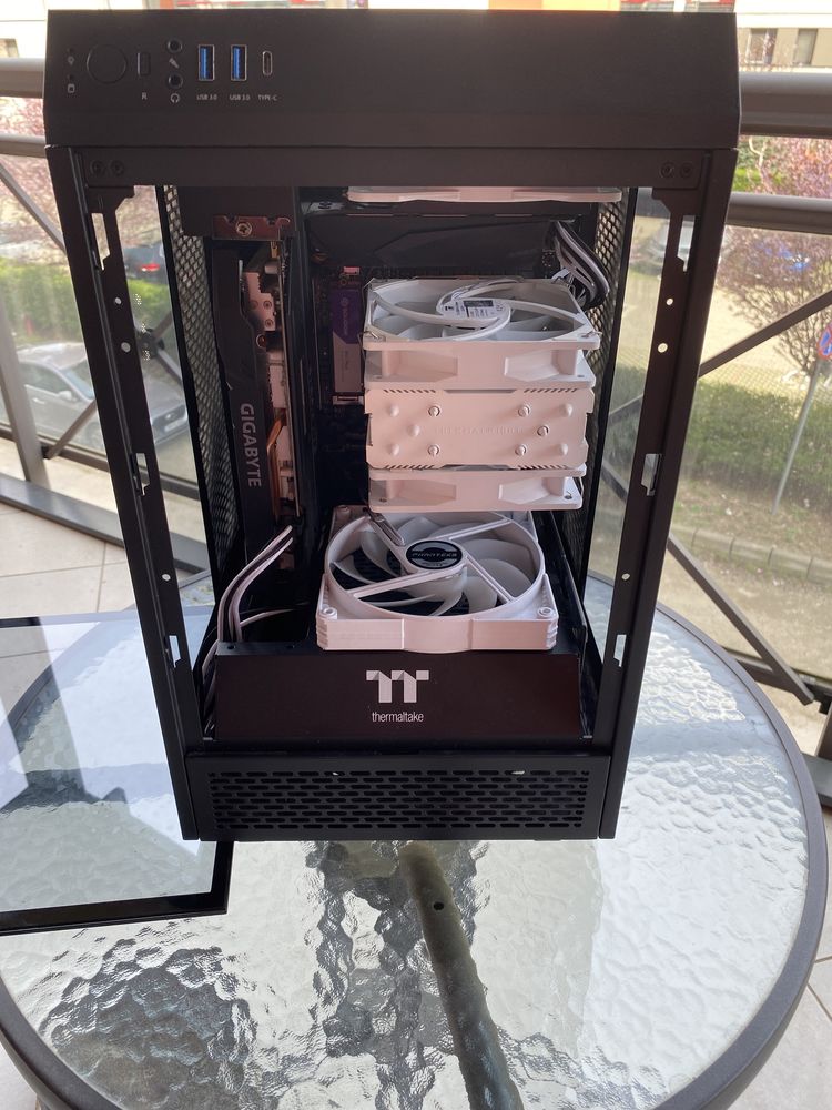 Carcasa Mini-ITX + 3 Ventilatoare ARGB Thermaltake The Tower 100