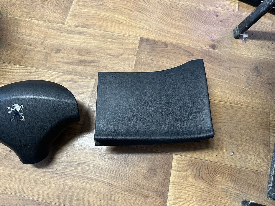 Airbag волан и airbag крака за Пежо 308