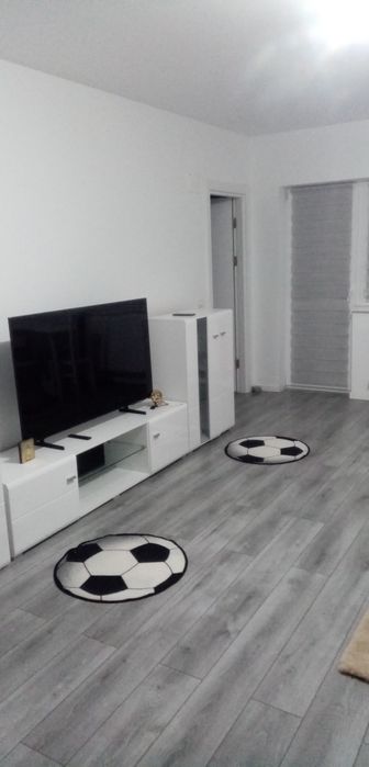 Închiriez garsonieră