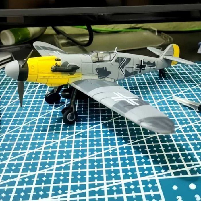 Macheta avion BF-109 scara 1:48 22cm gri /verde/blue camuflaj