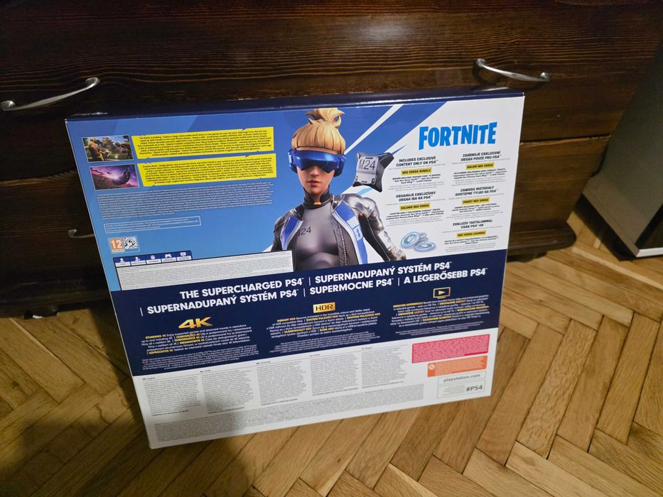 Sony PlayStation 4 Pro 1TB (PS4 Pro 1TB) + Fortnite Neo Versa. Нова.