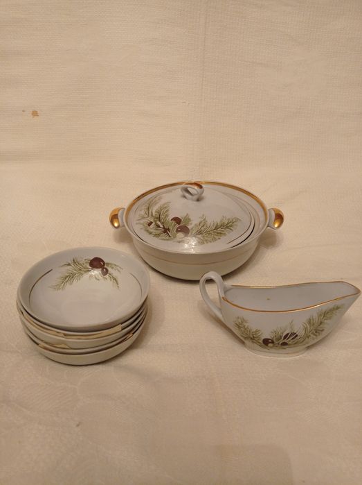 Салатница-супница.Сметанница,блюдца.