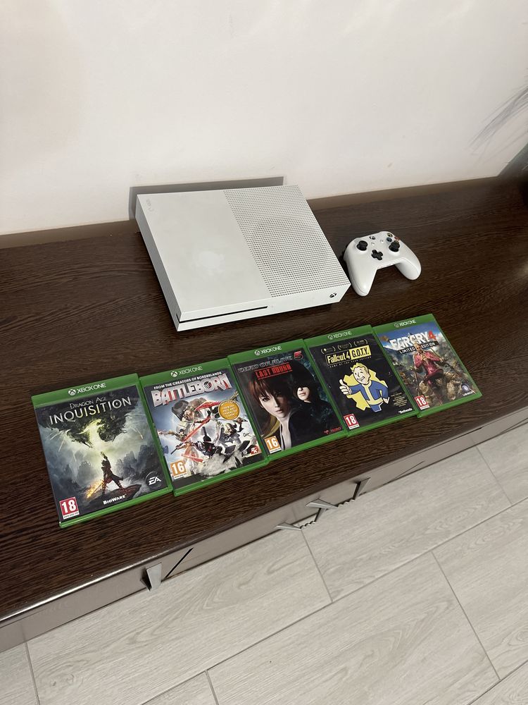 Consola Xbox One S și jocuri