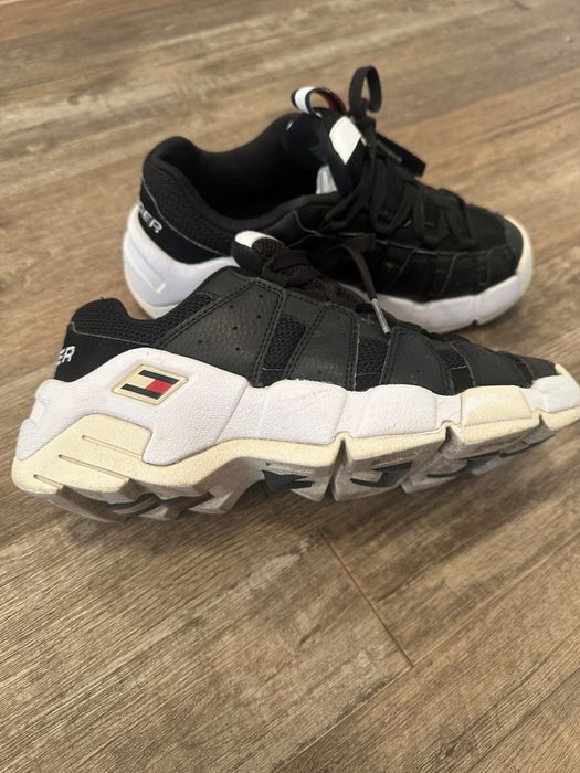 Tommy Hilfiger adidaşi