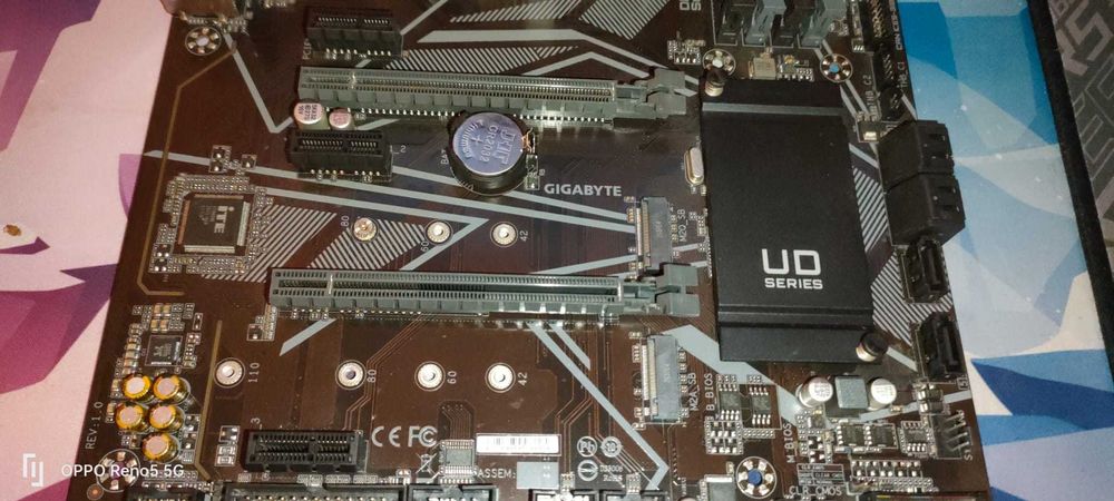KIT Gigabyte B460 HD3 + I3 10105T 3.00 GHz + 8 GB Corsair DDR4 2400MHz