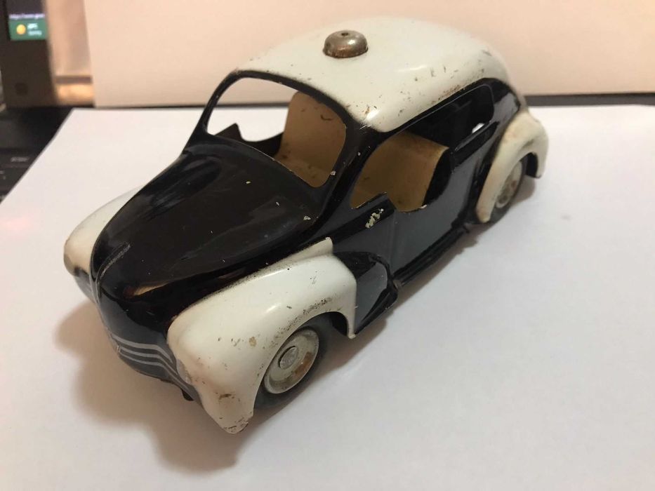 Macheta jucarie veche din tabla RARA Renault 4 CV 1958 Joustra