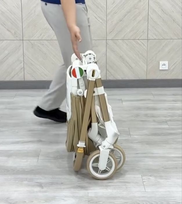 Коляска отличной качестве Canelli