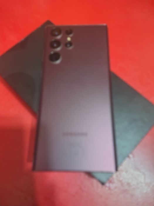 Samsung Galaxy S22 Ultra 5G burgundy